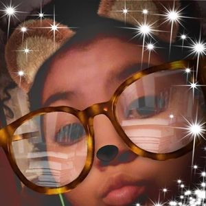 Meet your Posher, Daphne-beatrice